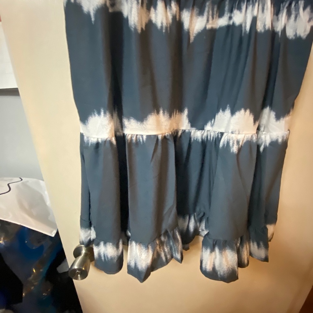 Dress - Picture 2 of 4